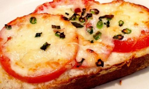 Сытный перекус на скорую руку на основе обычного батона